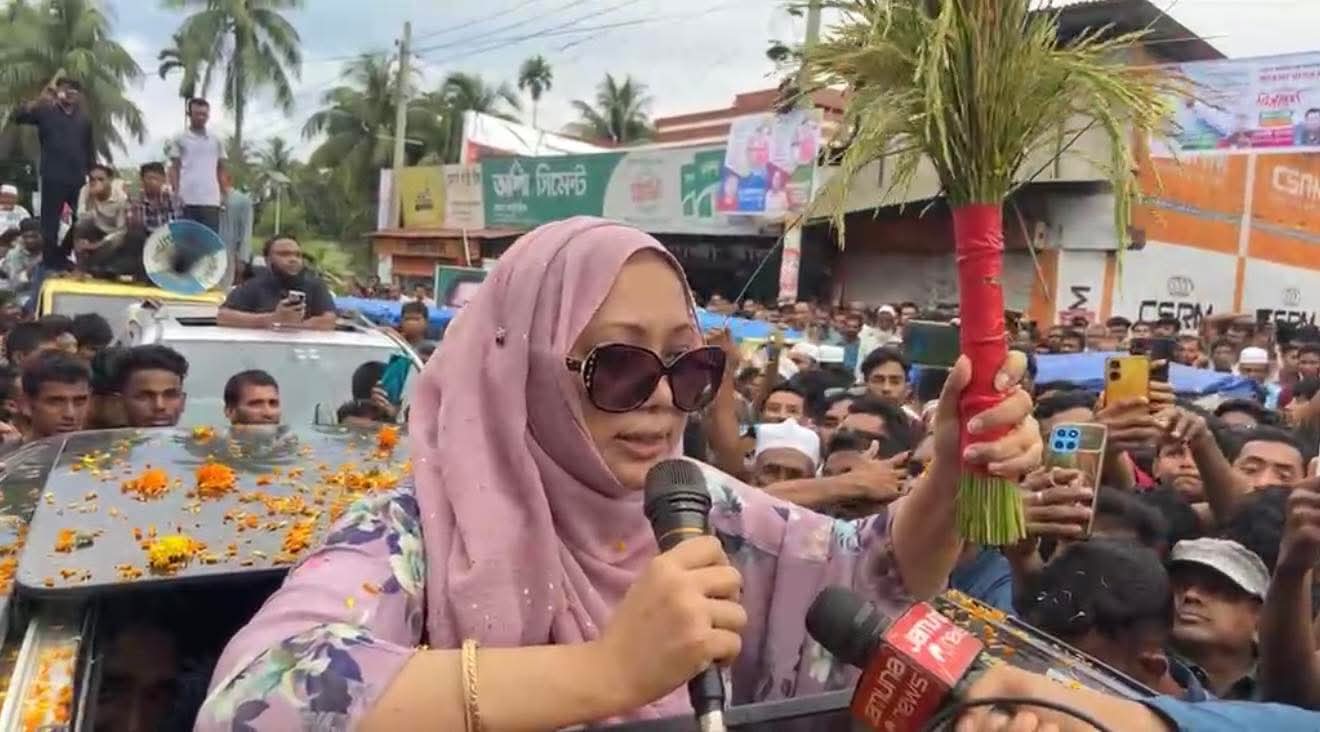 লাকসাম–মনোহরগঞ্জে প্রথম পথযাত্রায় দোলা: “বাবার মতো জনতার হয়ে কাজ করতে চাই”