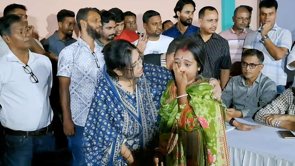 হরিজন পল্লীর বাসিন্দা অরুনার হৃদয়স্পর্শী বক্তব্যে কাঁদলেন হাজারও মানুষ