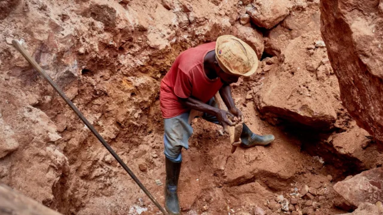 ডেমোক্রেটিক রিপাবলিক অব কঙ্গোর তামা–কোবাল্ট খনিতে সেতু ধসে কমপক্ষে ৩২ জন নিহত