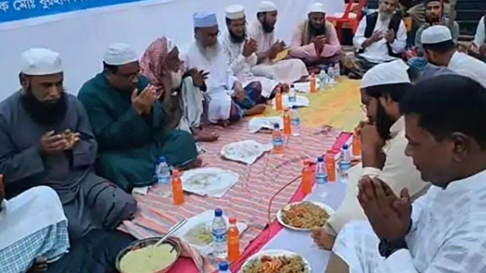 চোরাই গরু দিয়ে ইফতার মাহফিল: জানাজানির পর মূল্য পরিশোধ, তত্ত্বাবধায়কের দায় স্বীকার